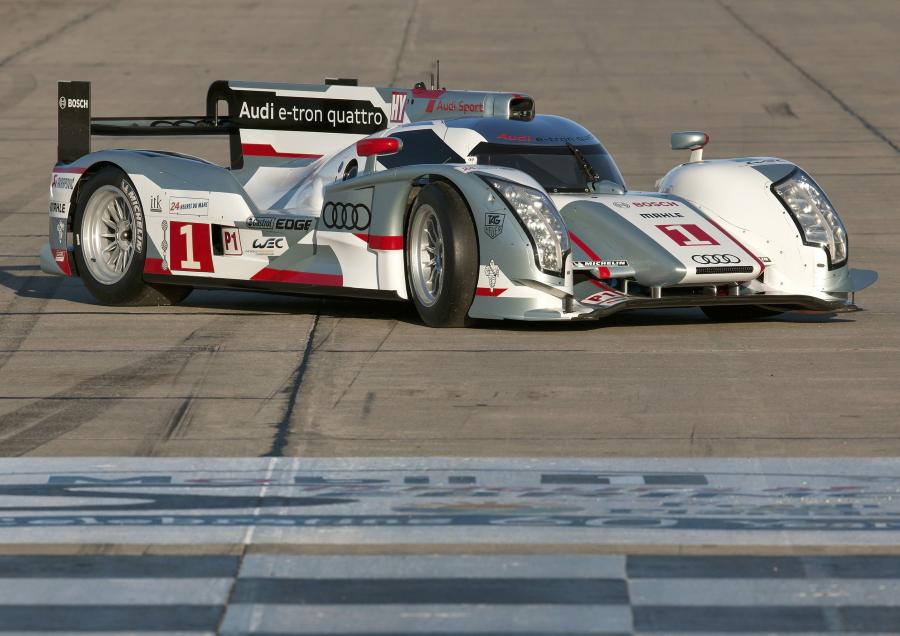  Audi R18 e-Tron Quattro 2012 года  (фото 14 из 42)